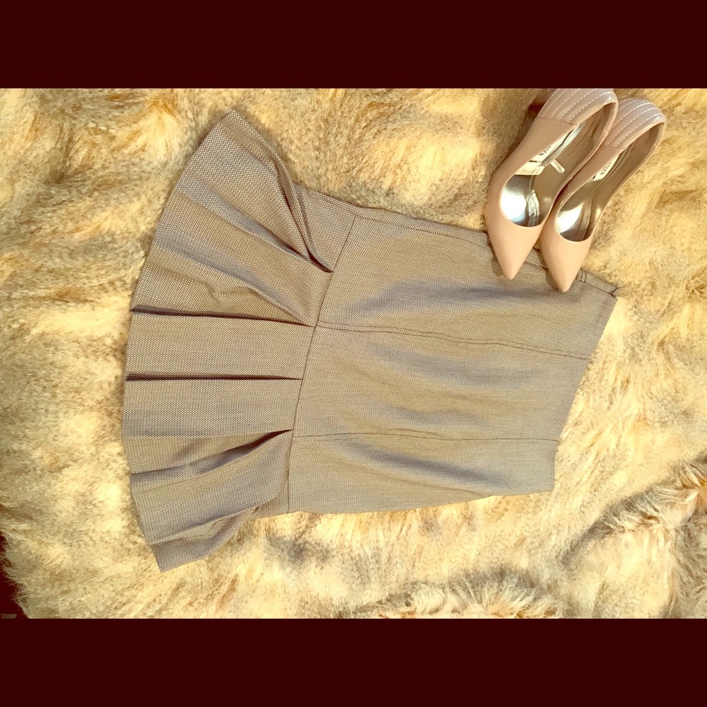 Super cute brown skirt